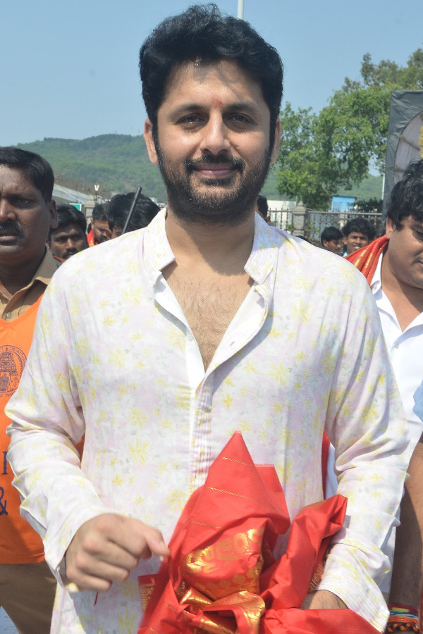 Nitin Visited Tirumala Temple Ahead of Robinhood Release Photos8