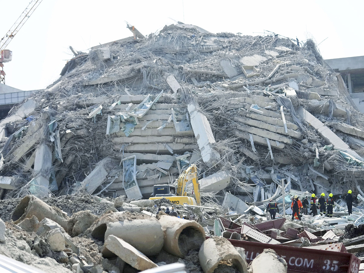 Powerful Earthquakes Hit Myanmar Photos7