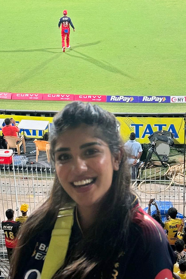 Artist Surekha Vani Daughter Supritha Watches IPL Match in Chepauk Photos11