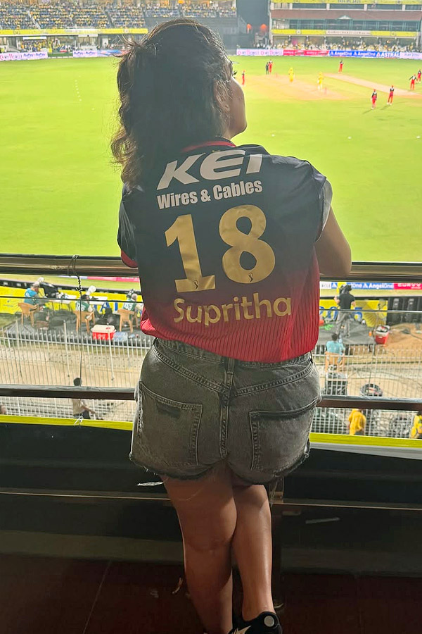 Artist Surekha Vani Daughter Supritha Watches IPL Match in Chepauk Photos3