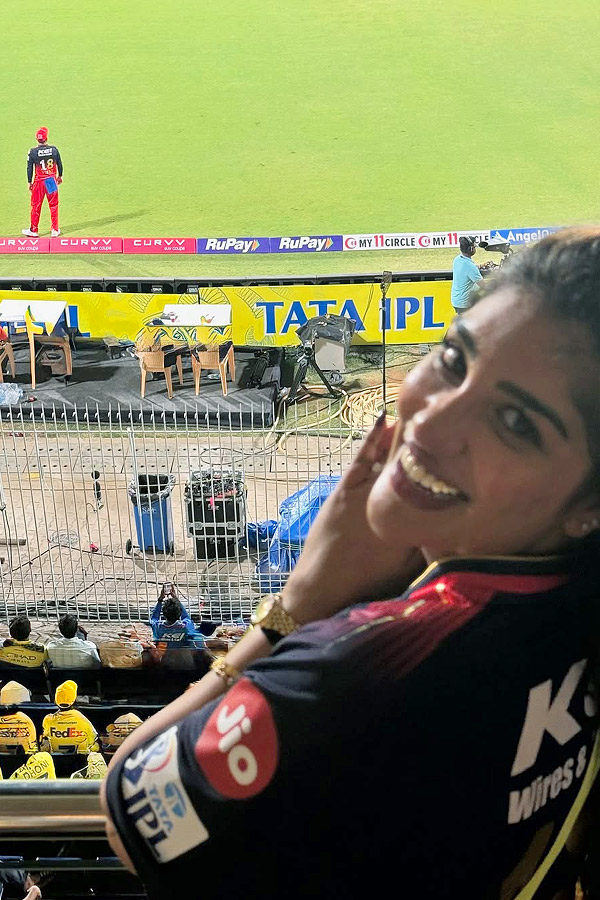 Artist Surekha Vani Daughter Supritha Watches IPL Match in Chepauk Photos4
