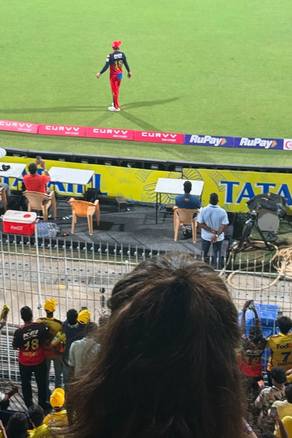 Artist Surekha Vani Daughter Supritha Watches IPL Match in Chepauk Photos9