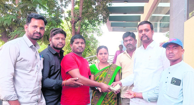 బాల్యమిత్రుల ఆర్థిక సాయం 1