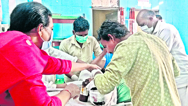 పండుగకు వస్తుండగా మృత్యు పంజా 1