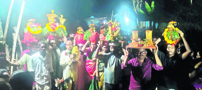 అంబరాన్నంటిన అమాస సంబరాలు 2