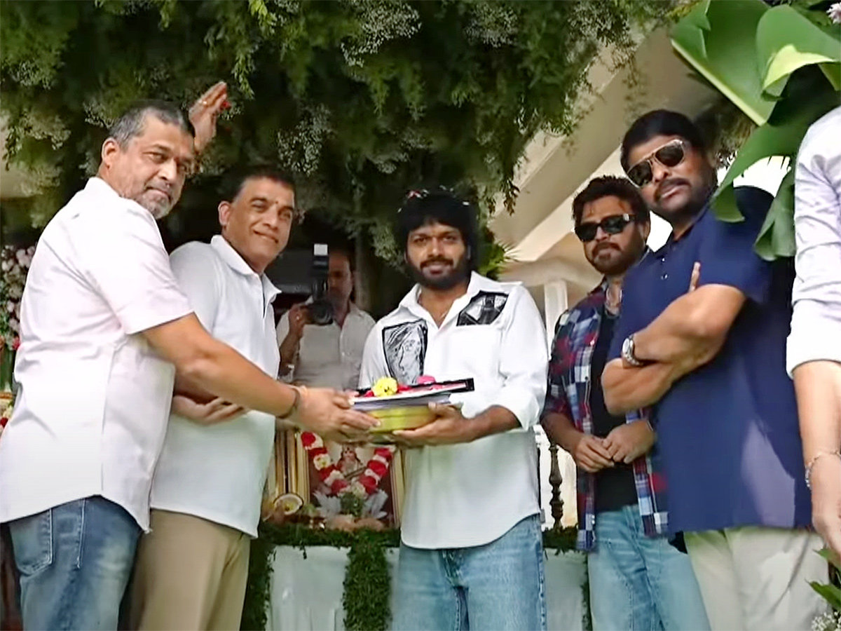 Anil Ravipudi and Chiranjeevi Movie MEGA157 Pooja Ceremony12