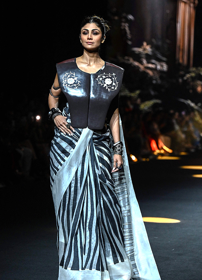 Lakme Fashion Week X FDCI in Mumbai Photos10