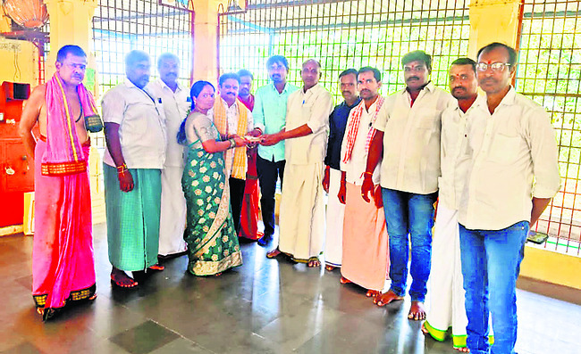 ముస్లింలకు  రంజాన్‌ శుభాకాంక్షలు
2