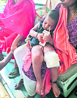 వాకపల్లి మెట్ట వద్ద ఆటో బోల్తా 1