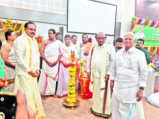 ప్రజల జీవితాల్లో కాంతి నింపాలి 2