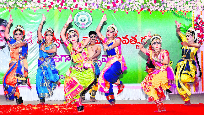 అన్ని రంగాల్లో జిల్లాను అభివృది ్ధచేస్తాం1