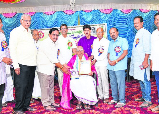 ఉగాది పురస్కారాలు అభినందనీయం3