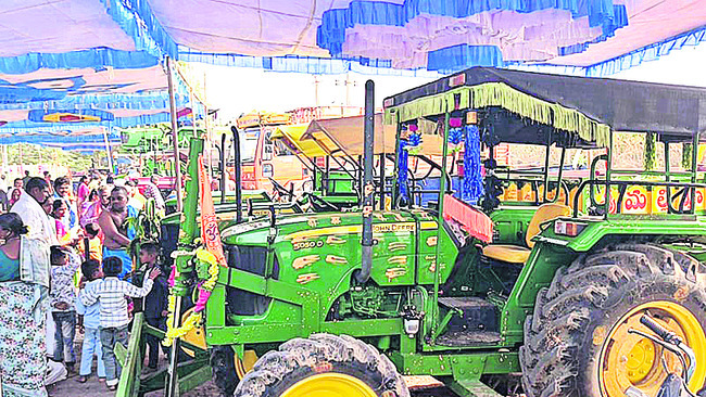 వాతావరణం ఆకాశం నిర్మలంగా ఉంటుంది. ఉదయం, రాత్రివేళ చల్లన3