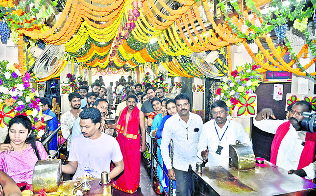 ‘పైడితల్లి’కి ఉగాది శోభ 1