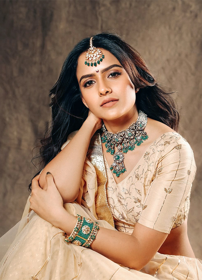 Actress Vaishnavi Chaitanya Latest photos5