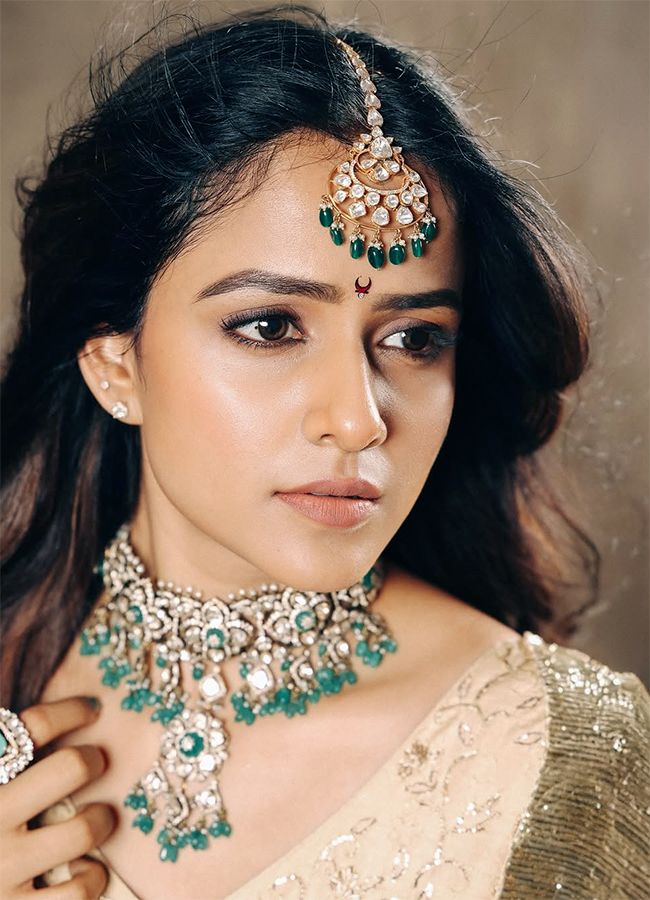 Actress Vaishnavi Chaitanya Latest photos9