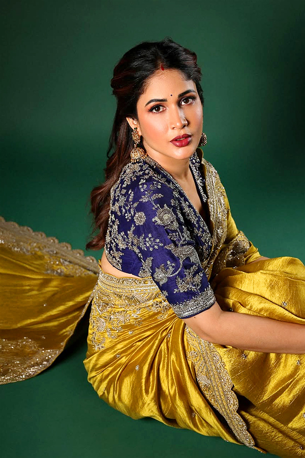 Celebrities Dressed up Beautifully in sarees for Ugadi celebrations Photos2