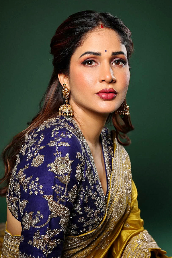Celebrities Dressed up Beautifully in sarees for Ugadi celebrations Photos5