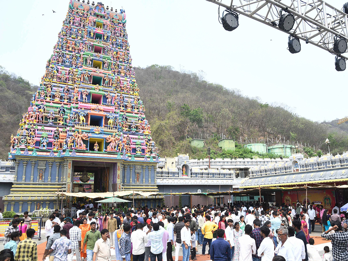 Heavy Rush at Vijayawada Durga Temple1