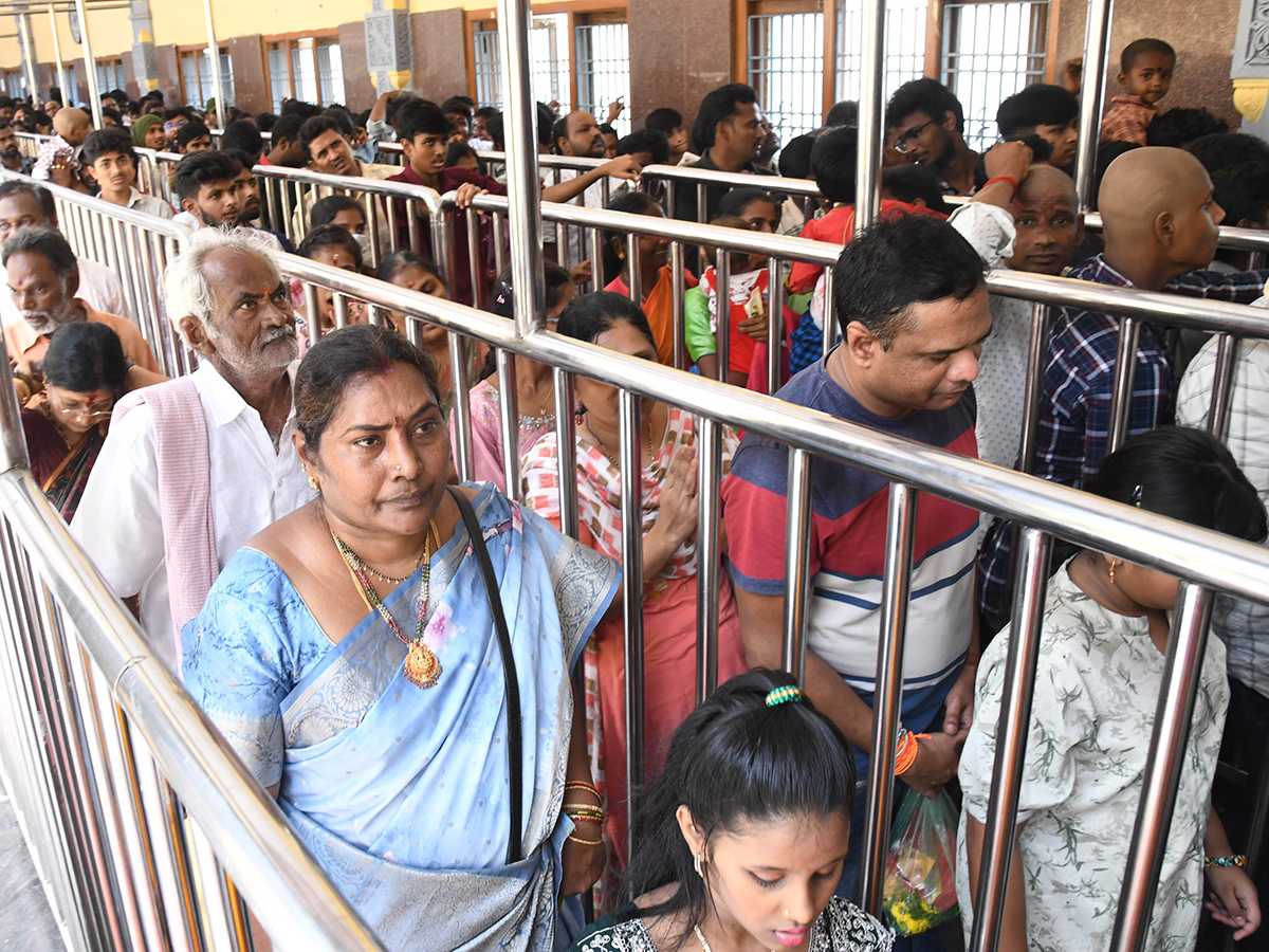 Heavy Rush at Vijayawada Durga Temple4