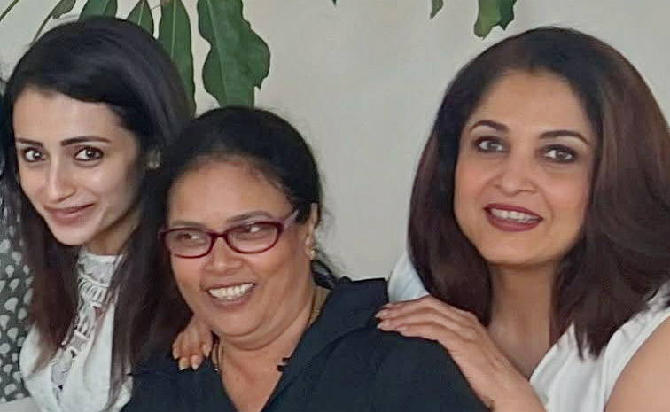 Hero Suriya and Jyotika host a fun Sunday party For Celebreties Photos10