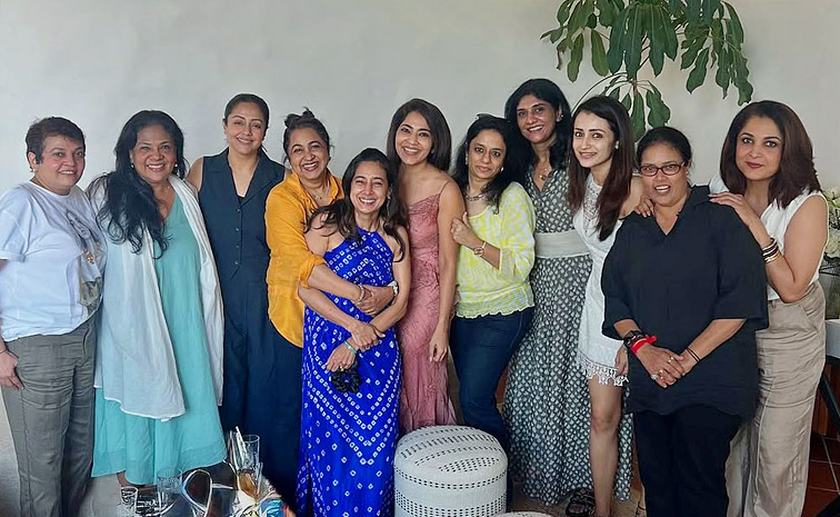Hero Suriya and Jyotika host a fun Sunday party For Celebreties Photos12