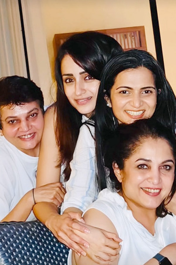 Hero Suriya and Jyotika host a fun Sunday party For Celebreties Photos13