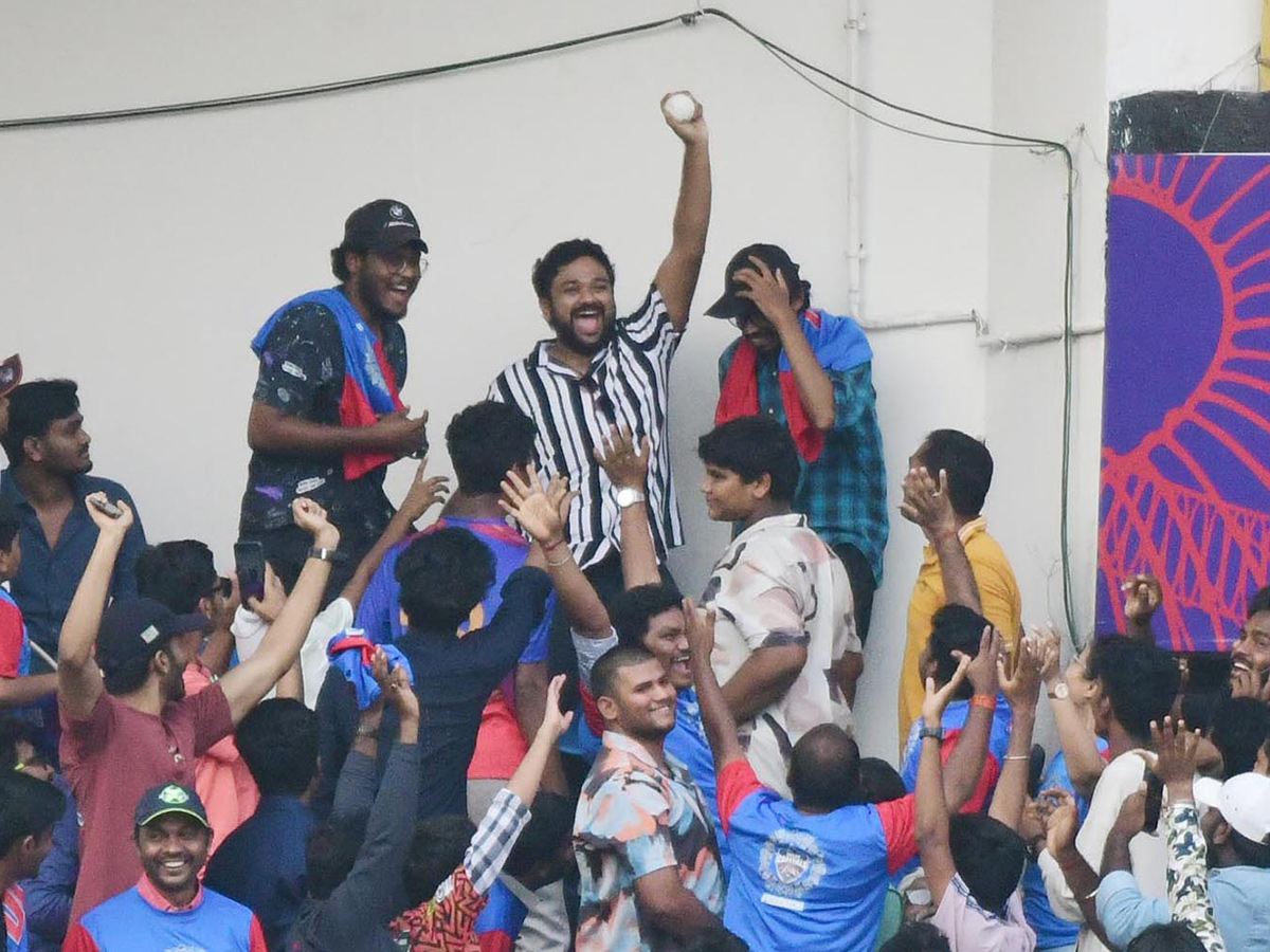 IPL Buzz at Visakhapatnam Stadium SRH vs DC 12