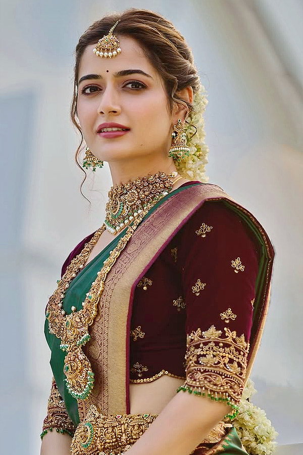 Ugadi look.. Celebrities shine in traditional Attire Photos12