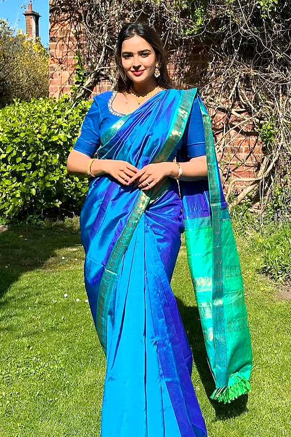 Ugadi look.. Celebrities shine in traditional Attire Photos15
