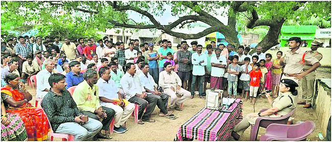 ప్రజలకు పోలీసులు ఉన్నారన్న నమ్మకం పెరగాలి 2