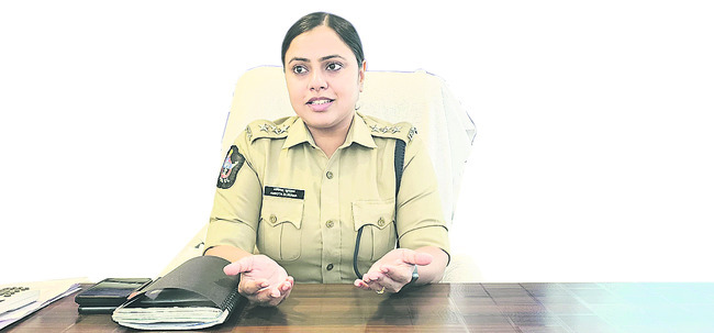 ప్రజలకు పోలీసులు ఉన్నారన్న నమ్మకం పెరగాలి 1