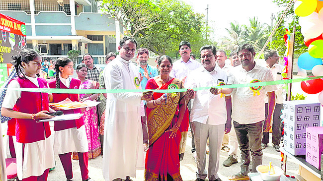 విద్యార్థులకు అభినందనలు
2