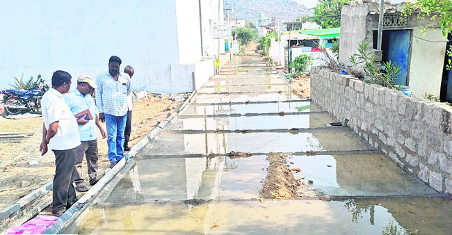 సీసీరోడ్ల నిర్మాణంలో నాణ్యత తప్పనిసరి
1