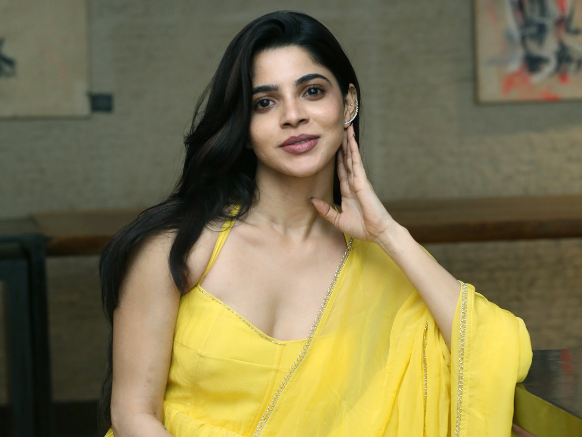 Actress Divyabharathi Latest Photos1