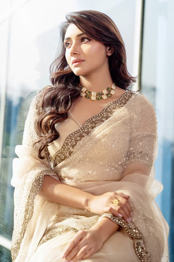 Mirnaa menon womens day vibes and iconic style photos5