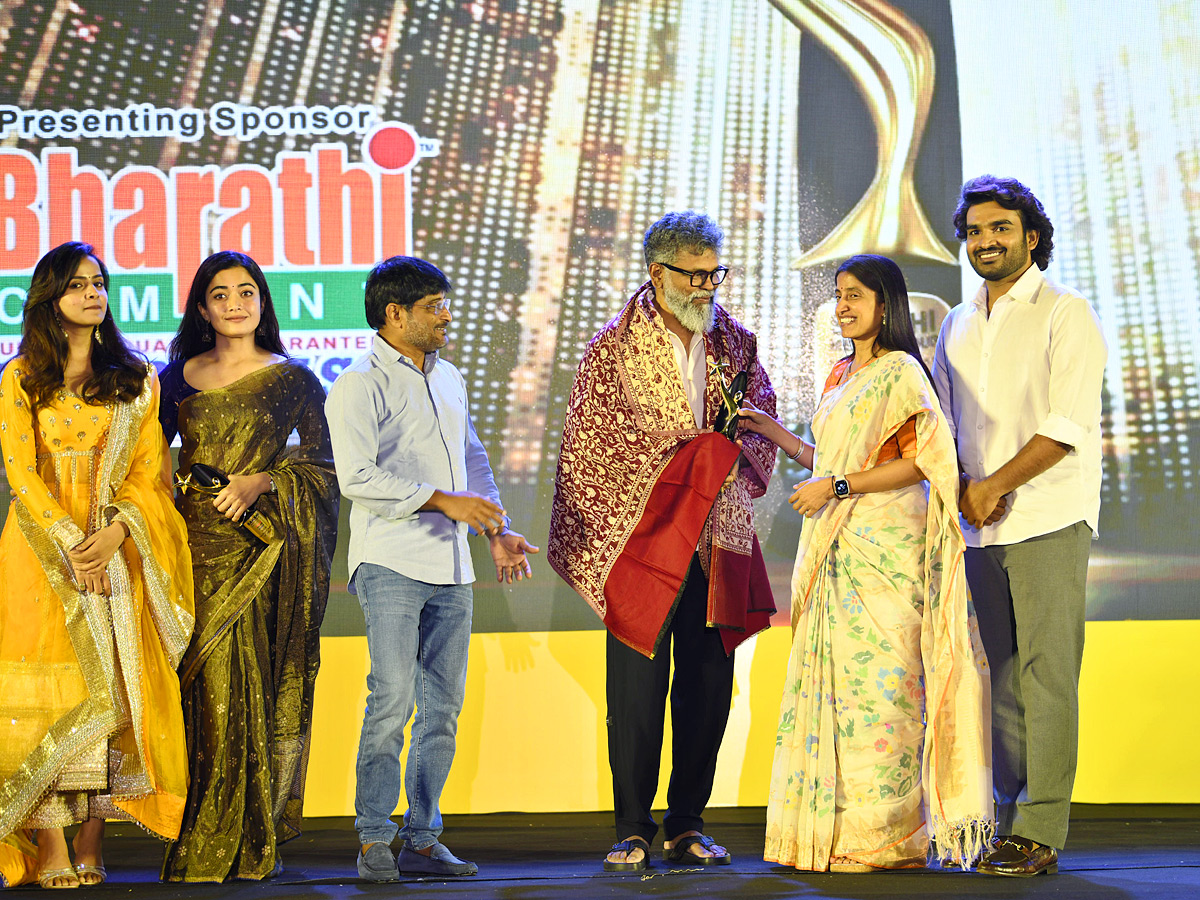 10th Edition Of Sakshi Excellence Awards 2025 Photos6