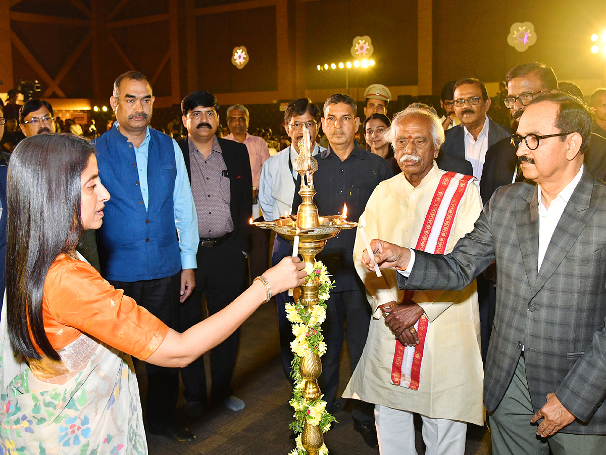 10th Edition Of Sakshi Excellence Awards 2025 Photos2