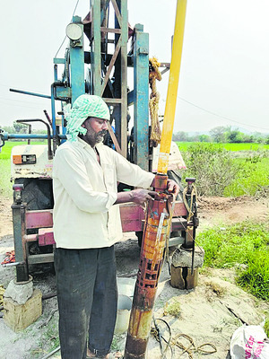 నీళ్లు.. ఏవీ ఆనవాళ్లు? 1