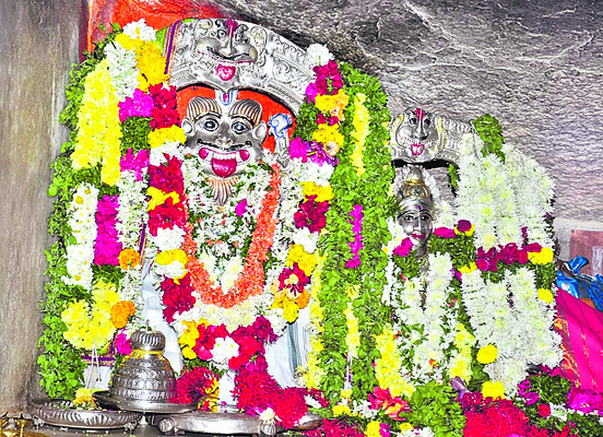 నేత్రపర్వం.. శతఘటాభిషేకం1