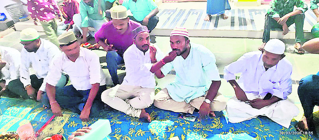 మతసామరస్యానికి ప్రతీక రంజాన్‌ 1