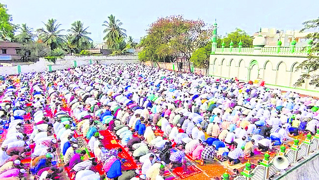 భక్తిశ్రద్ధలతో రంజాన్‌ వేడుకలు1