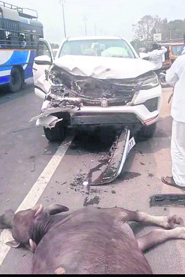 డీసీసీబీ మాజీ చైర్మన్‌కు తప్పిన ప్రమాదం
1