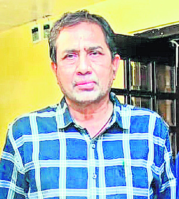 చిత్తూరు డీవైఈఓ చంద్రశేఖర్‌ మృతి 
1