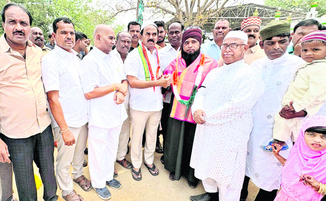 భక్తిశ్రద్ధలతో ఈద్‌–ఉల్‌–ఫితర్‌ 1