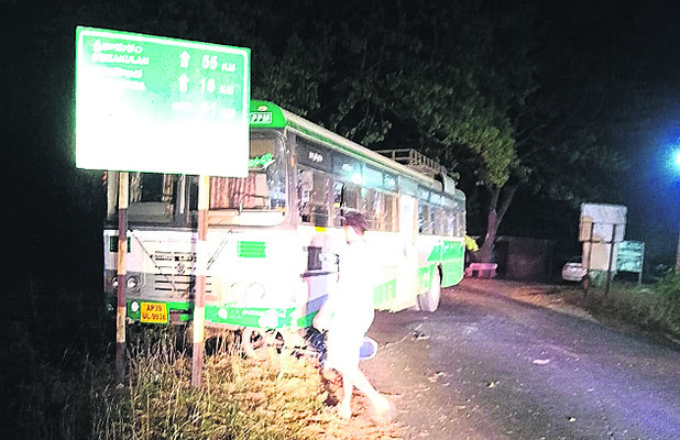 రోడ్డు ప్రమాదంలో  గాయపడిన వ్యక్తి మృతి 1