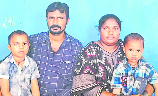 బస్సును ఓవర్‌టేక్‌ చేయబోయి.. 1