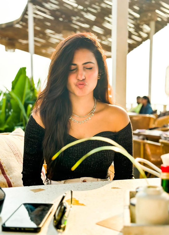 Actress Deepika Pilli photos goes viral14