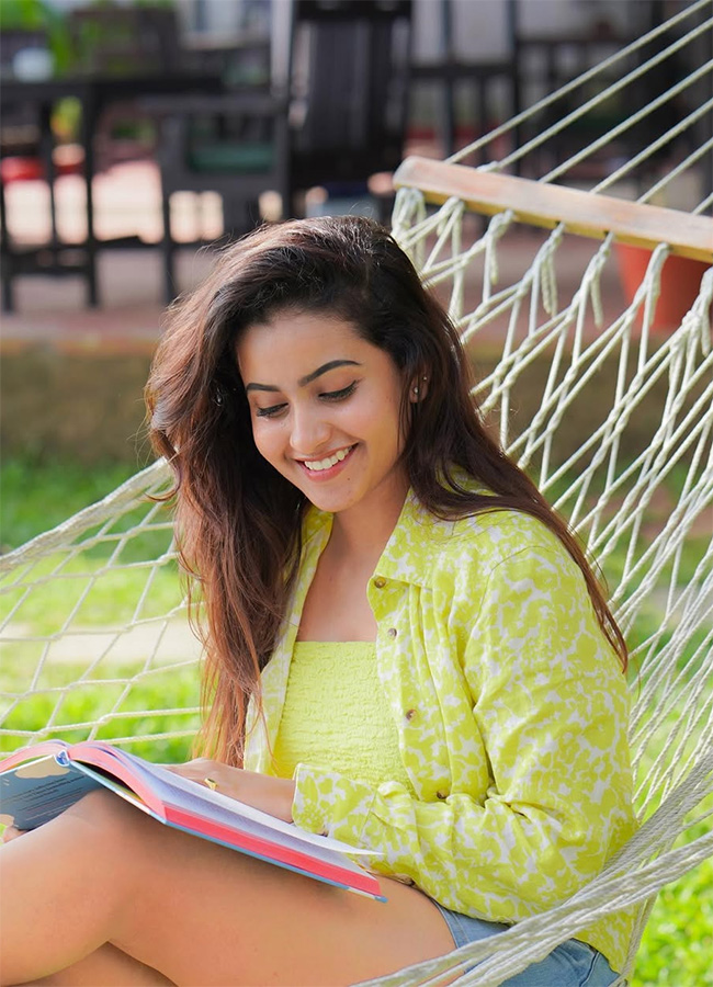 Actress Deepika Pilli photos goes viral16