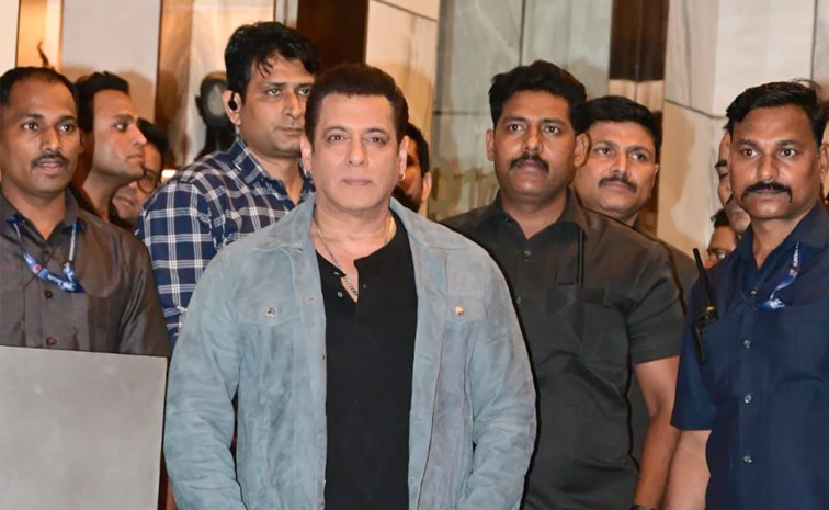 Celebrities make a splash At a grand Eid party Photos11